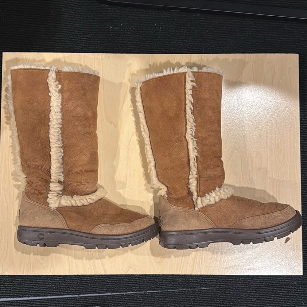 UGG Sundance Revival Tall Sheepskin Boots Chestnut Size 6 - Picture 4 of 9